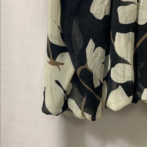 〰️ Flowy Floral Dress - Picture 5 of 6